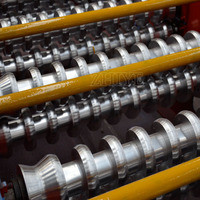 Machine de formage de rouleaux de tuiles en acier pour la fabrication de tôles de toiture ondulées en fer à vendre