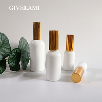 Vente en gros de flacons pulvérisateurs en verre transparent blanc de forme ronde de 15 ml, 30 ml, 50 ml, 100 ml avec pulvérisateur doré