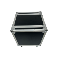 Flight case multifonctionnel sur roulettes 8U+2U avec tiroir pour micro, sangle Velcro et housse de protection pour sécuriser le micro, idéal pour amplificateur.