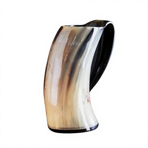 Ragnar Frostcurve - Jarra Artesanal de Cuerno para Beber, Estilo Vikingo, Rústica, Medieval, Regalo Coleccionable para Guerreros - Product Image 1