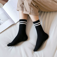 Chaussettes de sport pour femmes, chaussettes épaisses à logo personnalisé OEM, chaussettes de mode de haute qualité