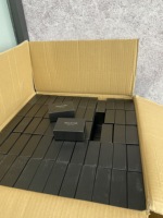 Boîte d'emballage en carton rigide avec fermeture magnétique et logo personnalisé, avec mousse pour les petits appareils électroniques