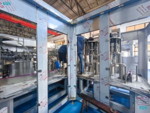 Macchina Imbottigliatrice Isobarica Monoblocco ad Alta Velocità per Birra, Attrezzatura Automatica in Acciaio Inox per Riempimento Bottiglie di Vetro su Piccola Scala - Product Image 3