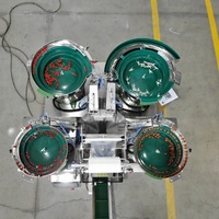 Machine d'emballage automatique pour pièces métalliques et fixations industrielles |   Avec alimentateur vibrant