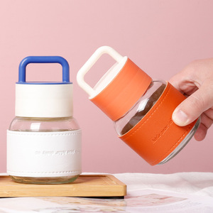 Mini Botella de Agua de Vidrio con Asa, Portátil, para Viaje, con Tapa, Opciones de Color Naranja, Blanco, Rosa y Negro - Product Image 3