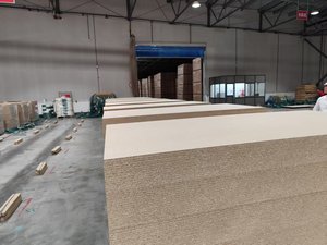 Panneau de particules brut E0/E1 2150x2440mm, résistant à l'humidité, épaisseur personnalisée, vente en gros d'usine, pour noyau de meubles - Product Image 5