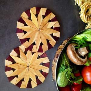 Juego de 2 Salvamanteles LUMINA de Madera Natural Marrón, Ecológicos, Resistentes y Duraderos, de 7 Pulgadas Cuadradas. Artículos Festivos en Existencia - Product Image 6