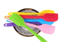 Grattoir en silicone coloré résistant à la chaleur en gros pour la cuisson