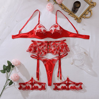 Ensemble de lingerie sexy brodé de cœurs rouges, 4 pièces, comprenant un haut corset en maille transparente avec ourlet à volants et une jarretière