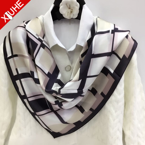 Foulards carrés en <span class=keywords><strong>soie</strong></span> personnalisés OEM <span class=keywords><strong>70</strong></span>*70cm pour femmes Variété d'imprimés colorés-nœuds léopard animaux à pois <span class=keywords><strong>Vintage</strong></span> pour l'été - Product Image 6