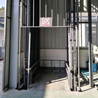 Plateforme élévatrice verticale hydraulique à rail de guidage pour la manutention des matériaux en entrepôt, équipement de levage de marchandises