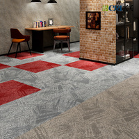 Dalles de moquette commerciales tuftées 100 % nylon avec support en PE, antidérapantes, résistantes à l'eau, écologiques pour hôtels, bureaux et salles à manger