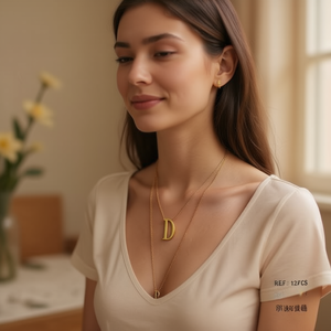 Collana con Lettera D in Acciaio Inossidabile, Catena Placcata Oro, Gioielli Unisex Classici, Confezione da 6 in 12 Pezzi - Product Image 3