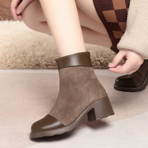 Botas de invierno 2025 de cuero de tacón alto de lujo para mujer, con punta cuadrada, diseño de empalme grueso y forro polar engrosado para exteriores - Product Image 2