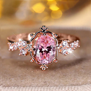 Elegante Anello Stile Principessa con Design Rosa per Donne - Product Image 1