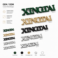 Logo métallique personnalisé de luxe en alliage de zinc avec lettrage 3D en relief et émail vert foncé, codé 404, pour sacs et vêtements