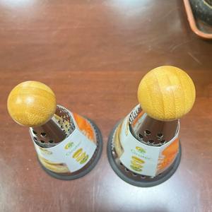 <span class=keywords><strong>Râpe</strong></span> <span class=keywords><strong>manuelle</strong></span> <span class=keywords><strong>professionnelle</strong></span> en métal <span class=keywords><strong>à</strong></span> 3 faces coniques pour légumes, fruits, fromage, pommes de terre et <span class=keywords><strong>carottes</strong></span> - Product Image 4