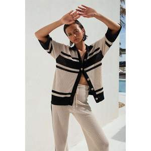 Conjunto de dos piezas de ganchillo personalizado 2026 para mujer: Camisa y pantalón de playa calado con cintura elástica, ajuste holgado, manga corta y cuello en V - Product Image 6