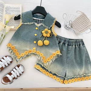 Ensemble deux pièces pour filles, veste en jean sans manches avec nœud en fleurs 3D et short en dentelle, tenue d'été pour enfants - Product Image 1