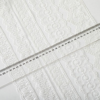Garniture en dentelle brodée de couleurs personnalisables de fleurs fantaisie blanches pour lingerie féminine