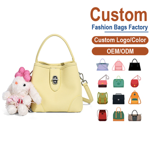 Nuevo Bolso Tipo Cubo de Microfibra Color Amarillo Claro para Mujer, Bolso de Hombro Suave al Tacto con Cierre Plateado - Product Image 1