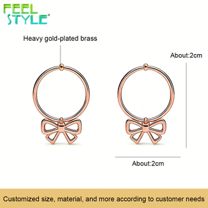 <span class=keywords><strong>Orecchini</strong></span> Pendenti a Cerchio Piccolo in Acciaio Inossidabile Personalizzati, Anallergici, Placcati <span class=keywords><strong>Oro</strong></span> PVD, con Mini Ciondolo a Farfalla - Product Image 6