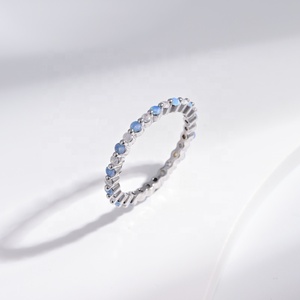 Bague ajustable en laiton plaqué or 14K 18K pour femme avec zircon cubique taille princesse serti à griffes, bagues de mariage pas chères en gros - Product Image 5
