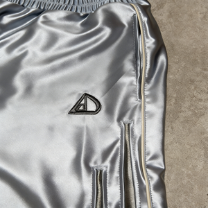 กางเกงวอร์มขายาวทรงหลวมสไตล์ลำลองสำหรับผู้ชาย ผ้าซาติน ทรงจ็อกเกอร์ กางเกงแทร็คแพนท์ - Product Image 2