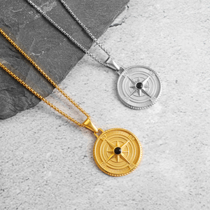 Collana con Croce Personalizzata Impermeabile per Uomo, in Acciaio Inossidabile PVD Placcato Oro, Collana Moda con Bussola e Stella del Nord - Product Image 5
