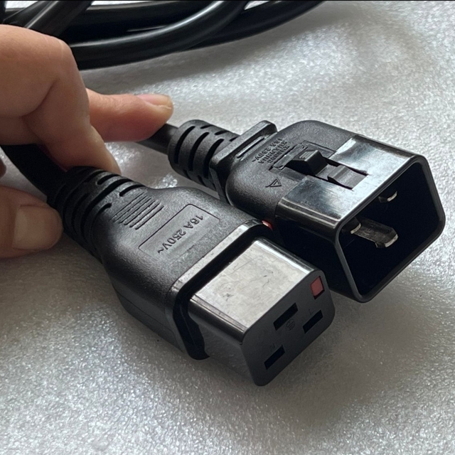 1.8M IEC-60320 C20 to C19 AC Power Cable With Lock 3*1.5mm2 for Server, Network, PDU, UPS