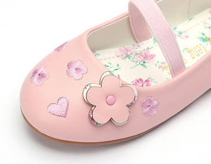 Novedad <span class=keywords><strong>de</strong></span> verano, zapatos individuales informales <span class=keywords><strong>de</strong></span> suela blanda con flores <span class=keywords><strong>de</strong></span> amor para niñas, zapatos <span class=keywords><strong>de</strong></span> cuero a la moda para niños, zapatos <span class=keywords><strong>de</strong></span> princesa personalizados para niñas - Product Image 6