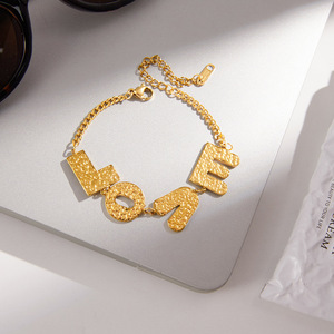 สร้อยข้อมือรูปจดหมายรัก ชุบทอง สแตนเลสสตีล เครื่องประดับผู้หญิง ของขวัญแฟชั่น สร้อยข้อมือแบบโซ่ - Product Image 4