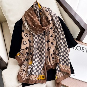 Écharpe en Coton de Luxe en Gros, Personnalisée 180*90cm, Longue Écharpe Douce et Lisse Imprimée pour Femme, Tricotée en Polaire de Haute Qualité pour Hiver et Été - Product Image 1