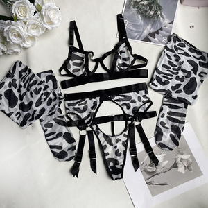Lencería sexy de leopardo para mujer madura <span class=keywords><strong>con</strong></span> medias, liguero hueco y detalles de vendaje. - Product Image 6