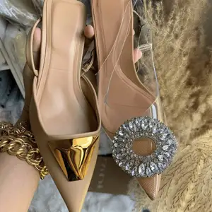 Talon Classe moda şık PVC şeffaf kapalı sivri burun Metal kristal sandalet çıplak ayakkabı lüks kadınlar için topuklu