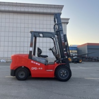 Chariot élévateur contrepoids électrique à batterie pour la manutention des matériaux, idéal pour les quais de chargement d'entrepôt et le transport de marchandises en intérieur