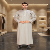 Qamis décontracté pour homme en polyester BEIGE, à manches longues, longueur au sol, col modeste, tenue de prière ethnique du Moyen-Orient, coupe régulière, infroissable