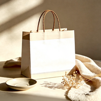 Sac en papier écologique durable avec feuille d'argent brillante, ruban en satin assorti, boîte cadeau rigide pour bague et collier, impression personnalisée