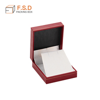Boîte d'emballage de bijoux en plastique de couleur rouge de luxe avec logo personnalisé pour bague, collier, bracelet, bague, ensemble de bijoux