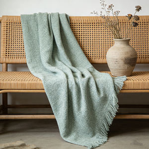 Manta Premium Barcelona <span class=keywords><strong>Hebra</strong></span> Texturizada, Manta de Moda para Llevar, 125x150cm, Tejido Suave y Acogedor para una Decoración Elegante del Hogar - Product Image 2