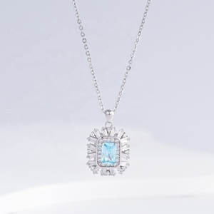 Collier en laiton avec pendentif cœur élégant en zircone cubique, bijou fantaisie pour femme, idéal au quotidien, vente en gros - Product Image 2