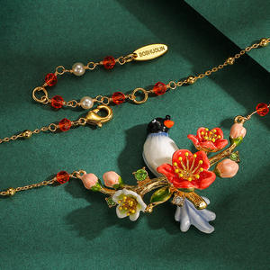 Collar con Colgante de Flor Roja y Pájaro de la Buena Nueva en Esmalte, Joyería Floral de la Suerte para Mujer - Product Image 4