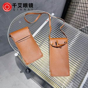 Nouvel étui à lunettes multifonctionnel et élégant, sac à lunettes chic en cuir marron, sac à dos à lunettes fait main à porter en bandoulière. - Product Image 3