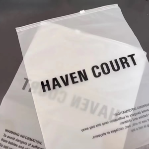 ถุงซิปล็อคใส่เสื้อผ้าแบบกำหนดโลโก้เองได้ ผลิตจากวัสดุรีไซเคิล  สำหรับจัดส่งและบรรจุภัณฑ์เสื้อผ้า - Product Image 1