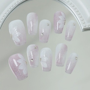 Uñas postizas de acrílico de lujo hechas a mano a precio de fábrica, estilo Y2K con diamantes de imitación, forma ataúd, cobertura completa 3D, puntas francesas, reutilizables. - Product Image 3