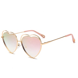 Gafas de Sol de Moda para Mujer Benola, Montura Metálica en Forma de Corazón, Color Sólido, Modelo 18556, Gran Venta - Product Image 4