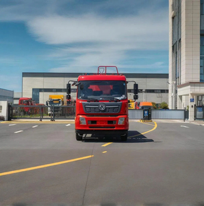 <span class=keywords><strong>Camion</strong></span>-citerne à carburant diesel Dfac 140 ch, nouveau <span class=keywords><strong>camion</strong></span> <span class=keywords><strong>de</strong></span> pompiers 4x2 et <span class=keywords><strong>camion</strong></span> d'extinction d'incendie avec haute performance - Product Image 4