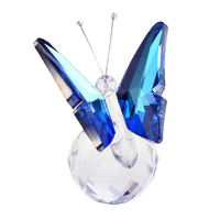 Figurine papillon volant personnalisée ornement en verre taillé en cristal avec ailes colorées décorations de table à base de boule thème animal