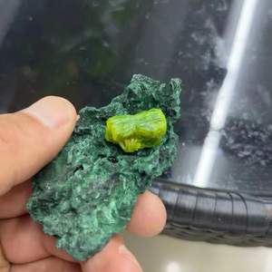 <span class=keywords><strong>Autunite</strong></span> (Heulandite) Verde - Cristallo Minerale Grezzo Naturale per Collezione e Decorazione Domestica - Fluorescente - Product Image 1