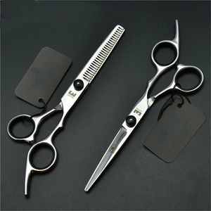 <span class=keywords><strong>Forbici</strong></span> da Barbiere Giapponesi da 6 Pollici Strumenti Professionali <span class=keywords><strong>per</strong></span> Acconciature <span class=keywords><strong>Forbici</strong></span> <span class=keywords><strong>per</strong></span> Sfoltire e Tagliare <span class=keywords><strong>per</strong></span> Salone da Barbiere - Product Image 1